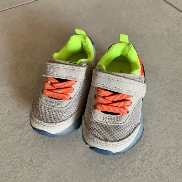 Carters Toddler Light Up Sneakers Size 4 - Picture 2 of 4